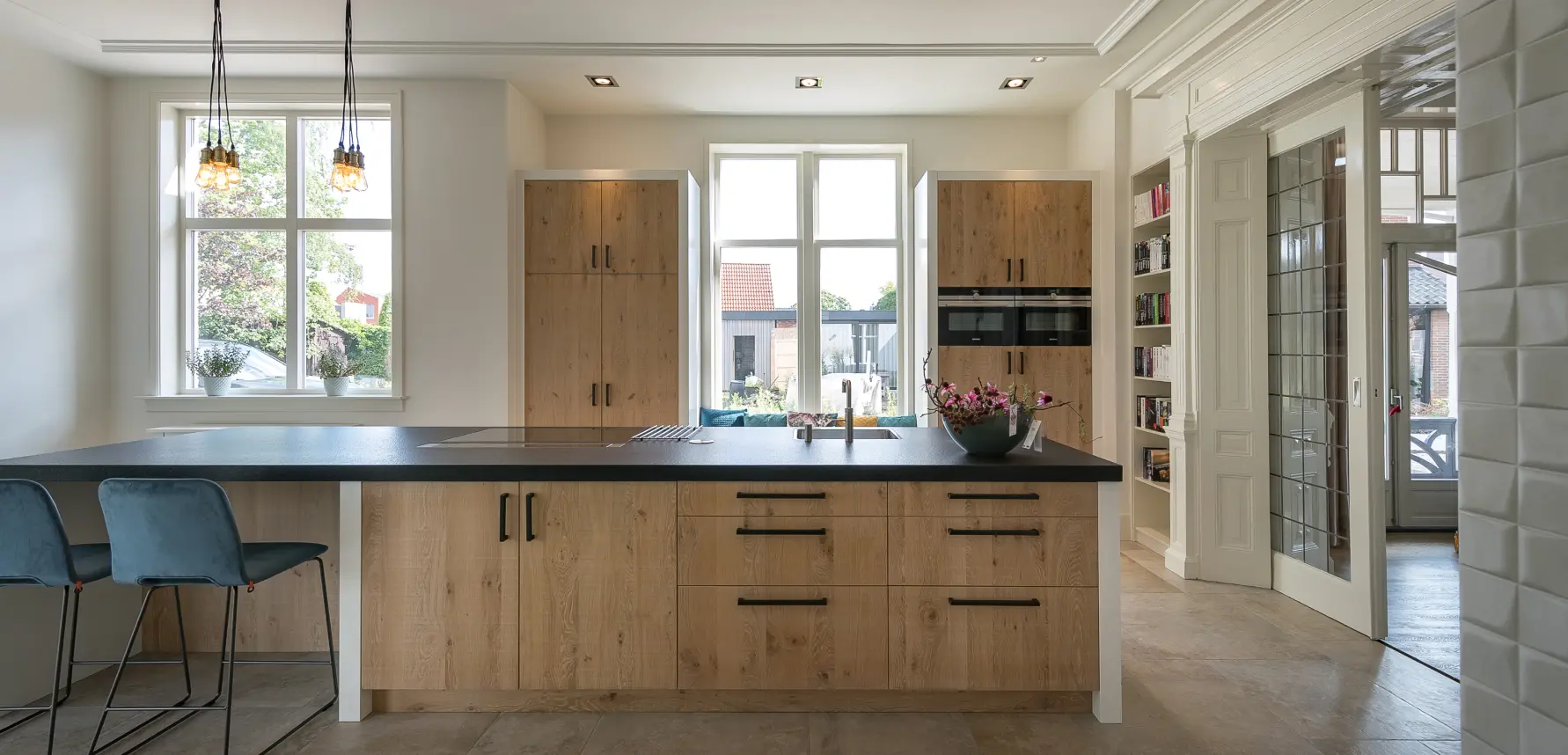 Keuken op maat gemaakt met lichte kleuren